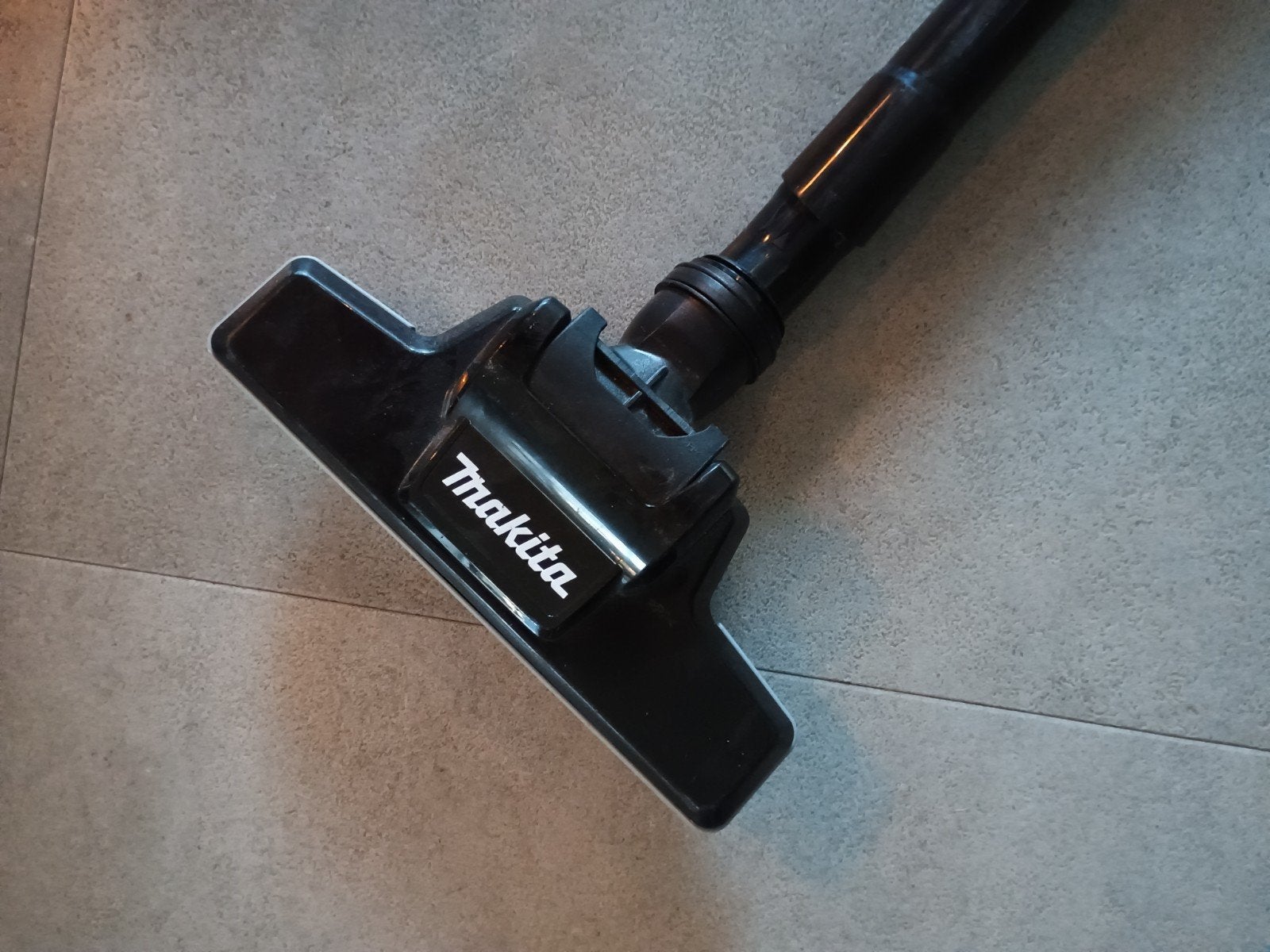 Makita DCL286F Steelstofzuiger 18V (zonder accu), Gebruikt, Draadloos, Ophalen of Verzenden, Reservoir