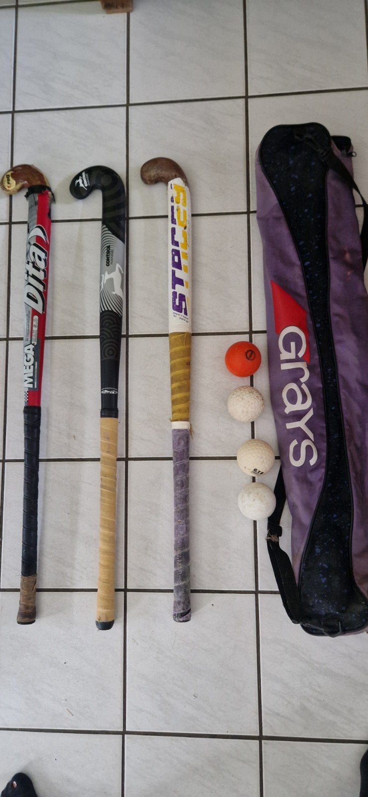 Hockey set: 3 sticks, 4 ballen en Grays tas, Ophalen of Verzenden, Gebruikt, Stick