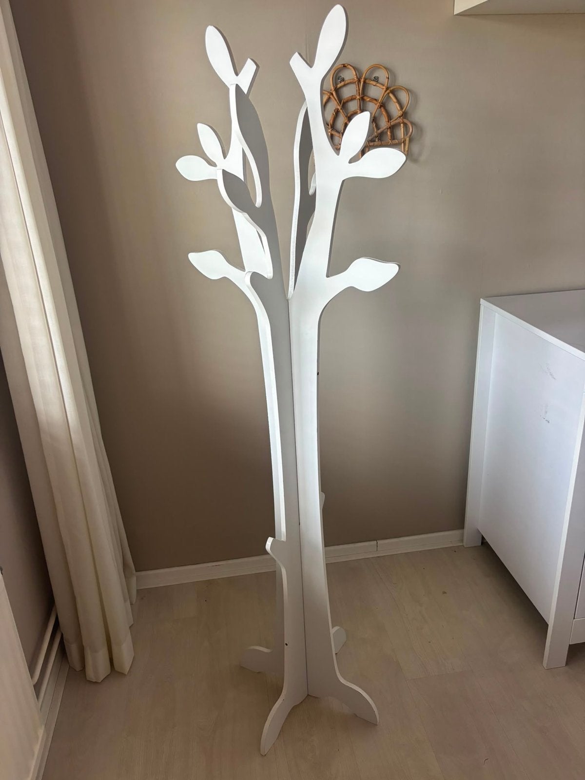 Leuke boom kapstok voor de kinderkamer, Ophalen, Zo goed als nieuw
