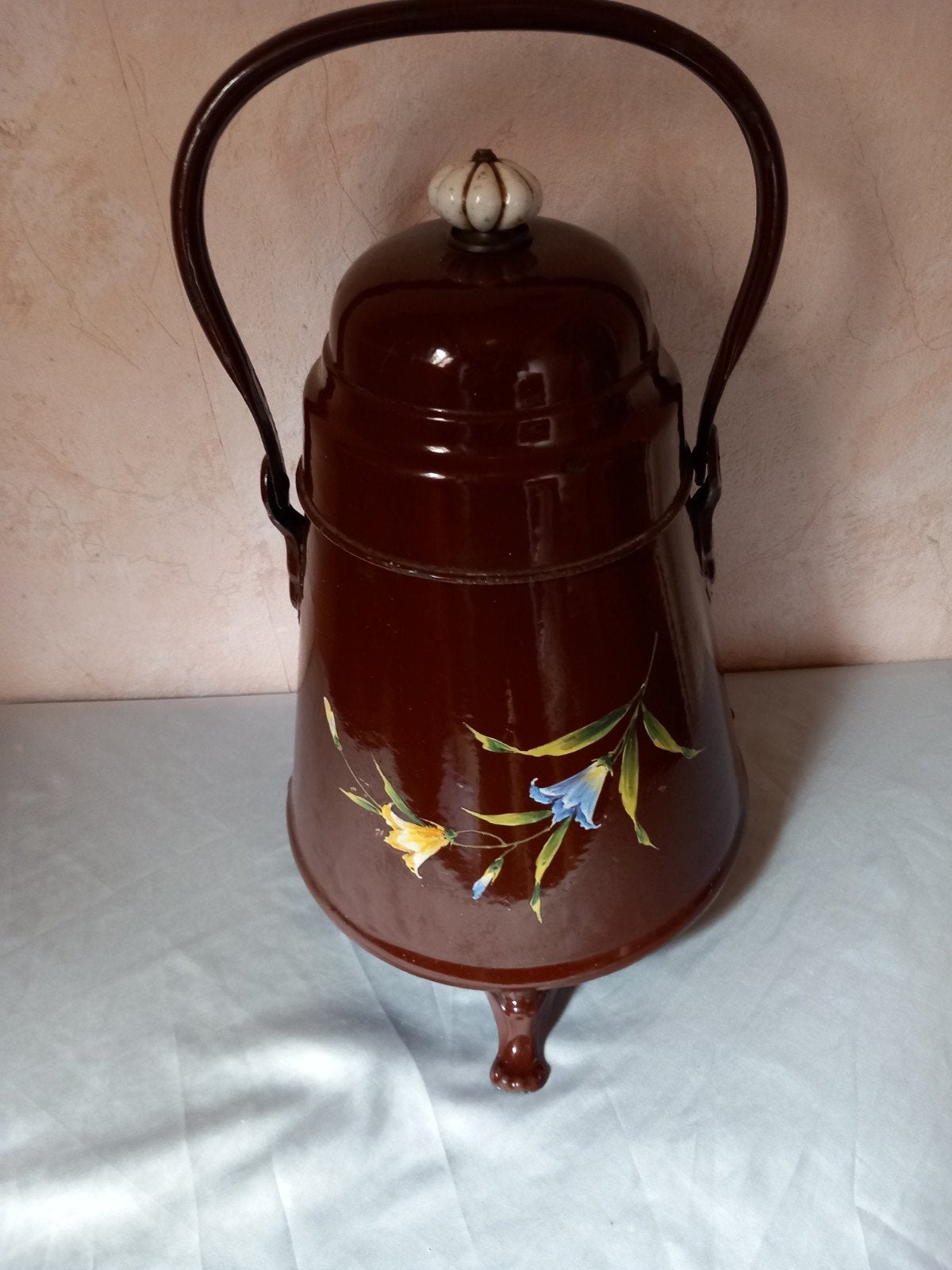 Donkerbruin emaille doofpot dikopgelegde bloemen, Antiek en Kunst, Ophalen of Verzenden