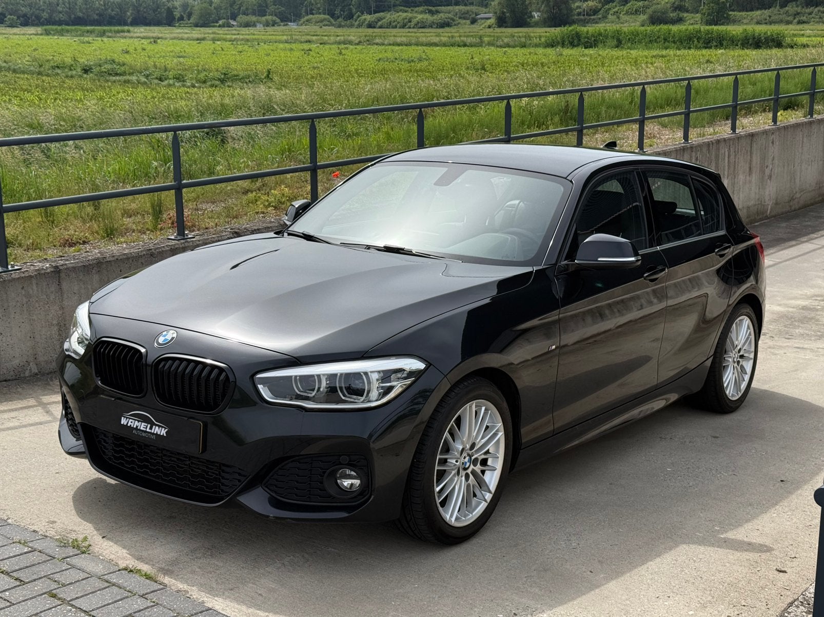 BMW 1-Serie M-Sport 136pk Aut 2018 Zwart, Zwart, Bedrijf, 650 kg, 3 cilinders