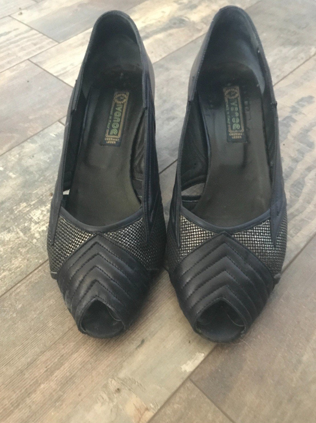 Zwart-Gouden Leren Schoenen met Klein Hakjw en Open Neus, Kleding | Dames, Schoenen, Schoenen met lage hakken, Zwart, Ivanoe, Ophalen of Verzenden