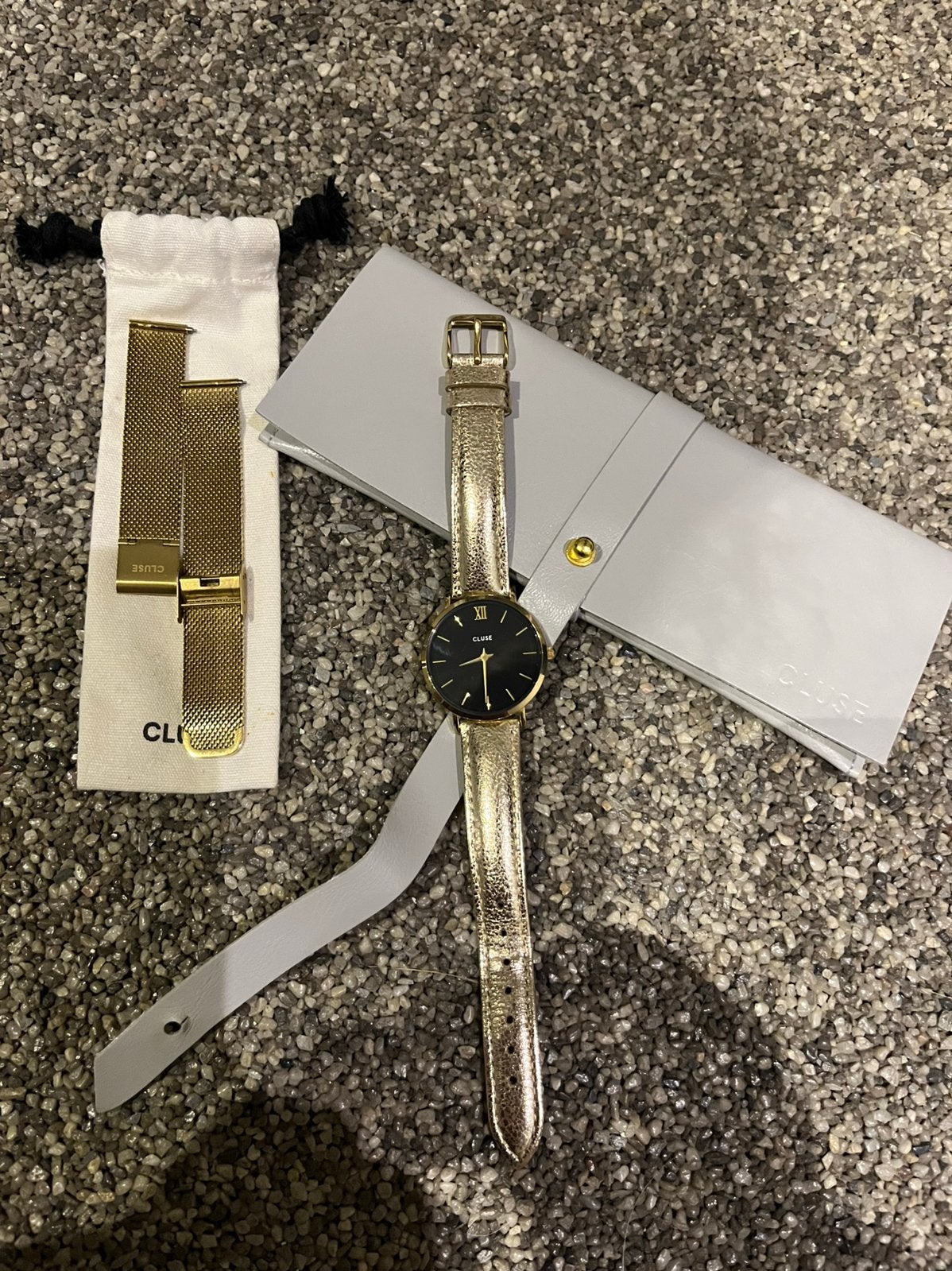 CLUSE - horloge -goudkleurig - nieuwstaat - vaste prijs !, Ophalen of Verzenden, Zo goed als nieuw, Staal, Overige merken