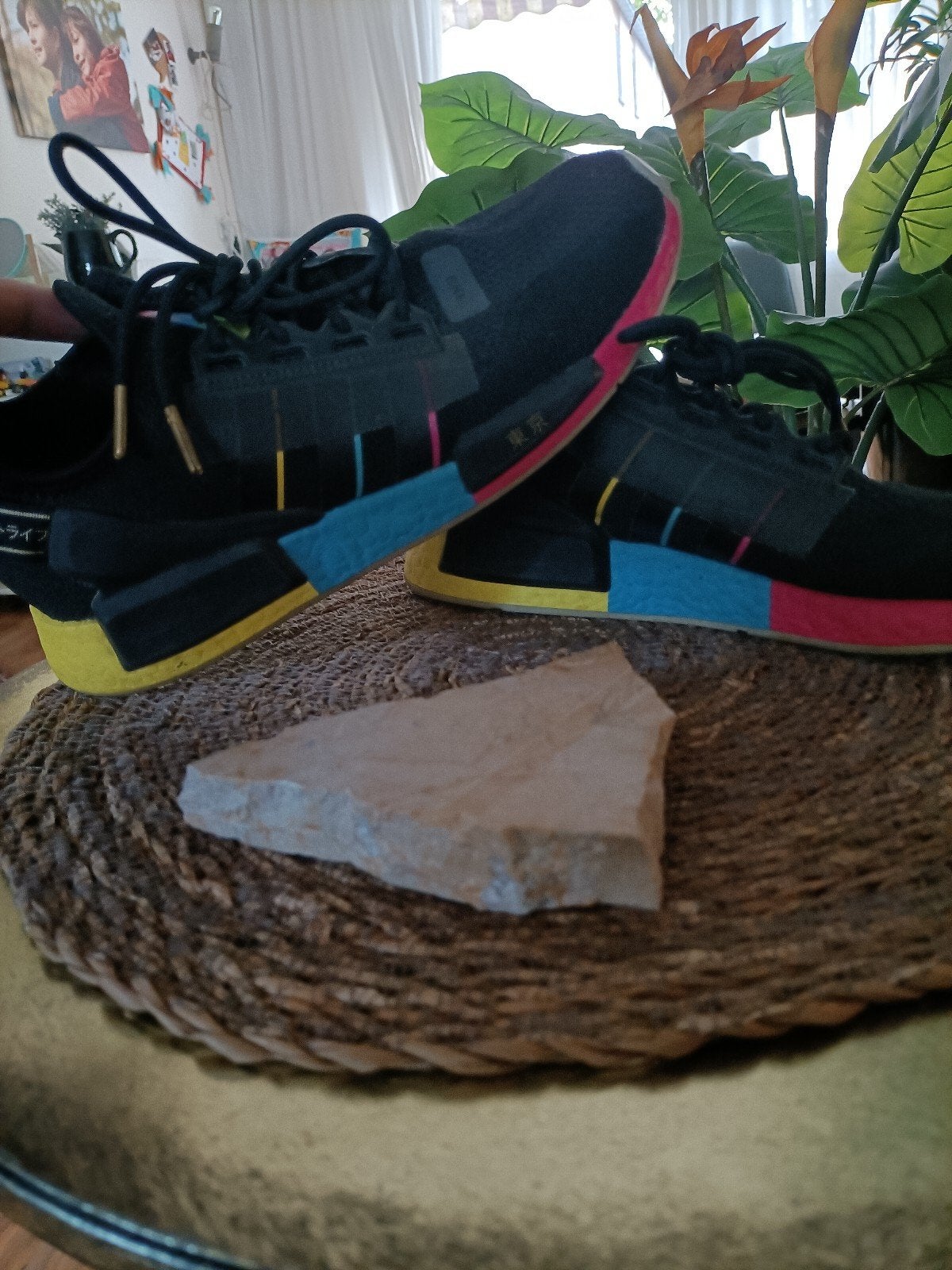 Adidas NMD_R1 V2 Herensneakers Zwart met Kleurrijke Details, Verzenden, Zwart, Adidas, Sneakers of Gympen