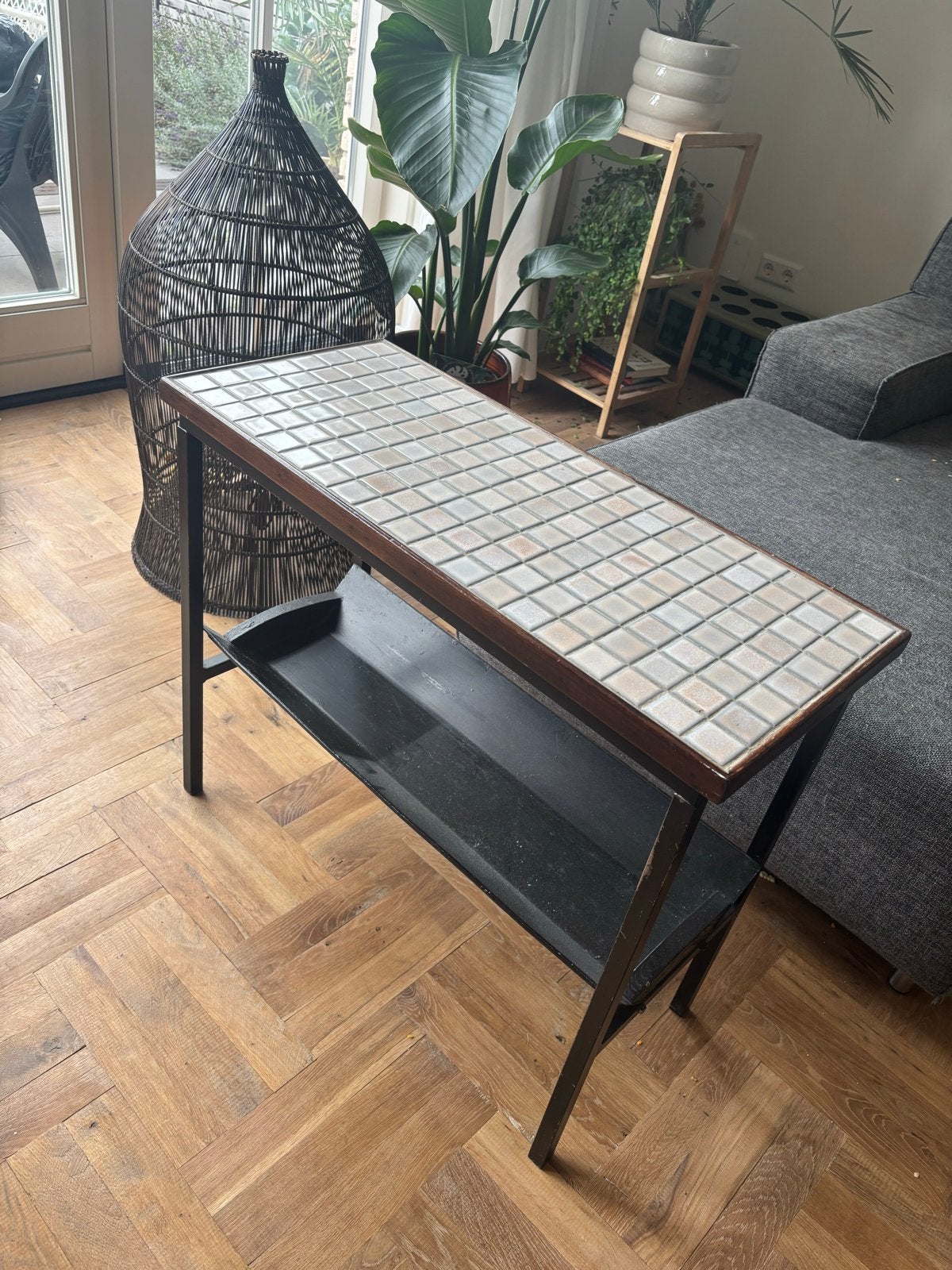 Vintage bijzettafel met tegels - perfect voor planten, Huis en Inrichting, Overige materialen, Gebruikt, Ophalen of Verzenden
