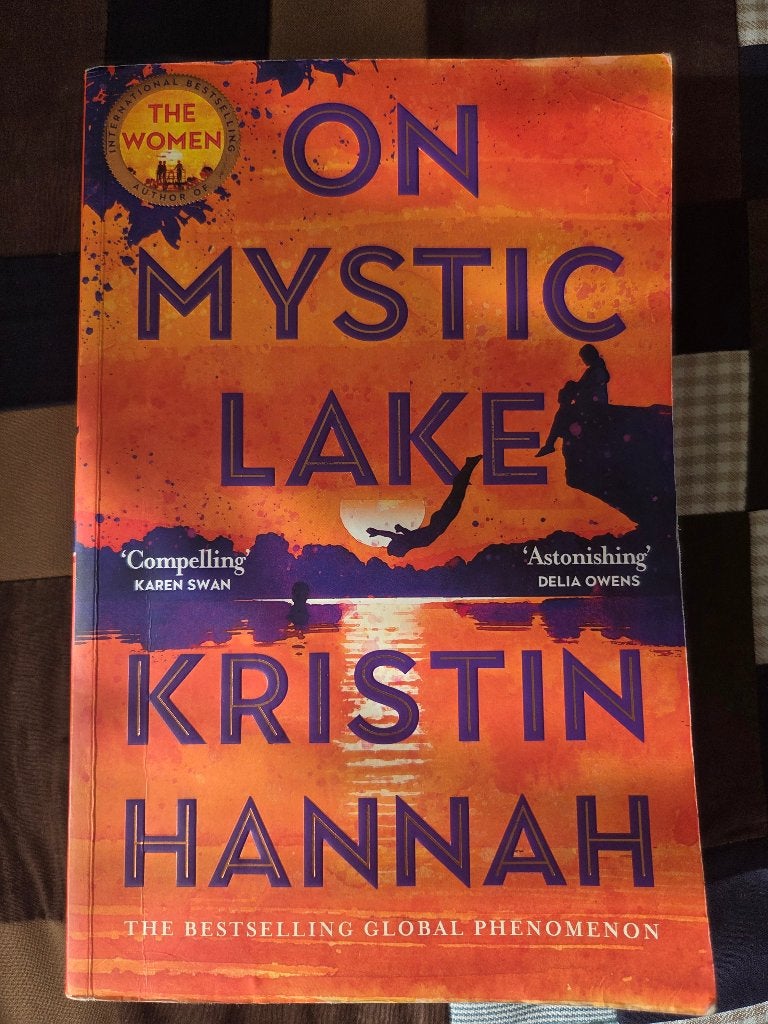 Hannah Kristin - on mystic lake, Boeken, Ophalen of Verzenden, Gelezen, Kristin Hannah