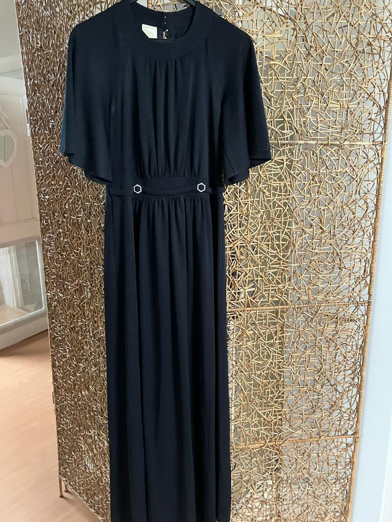 Feestelijke lange jurk met cape en bontrandje, Kleding | Dames, Maat 38/40 (M), Zwart, Ophalen of Verzenden, Gedragen