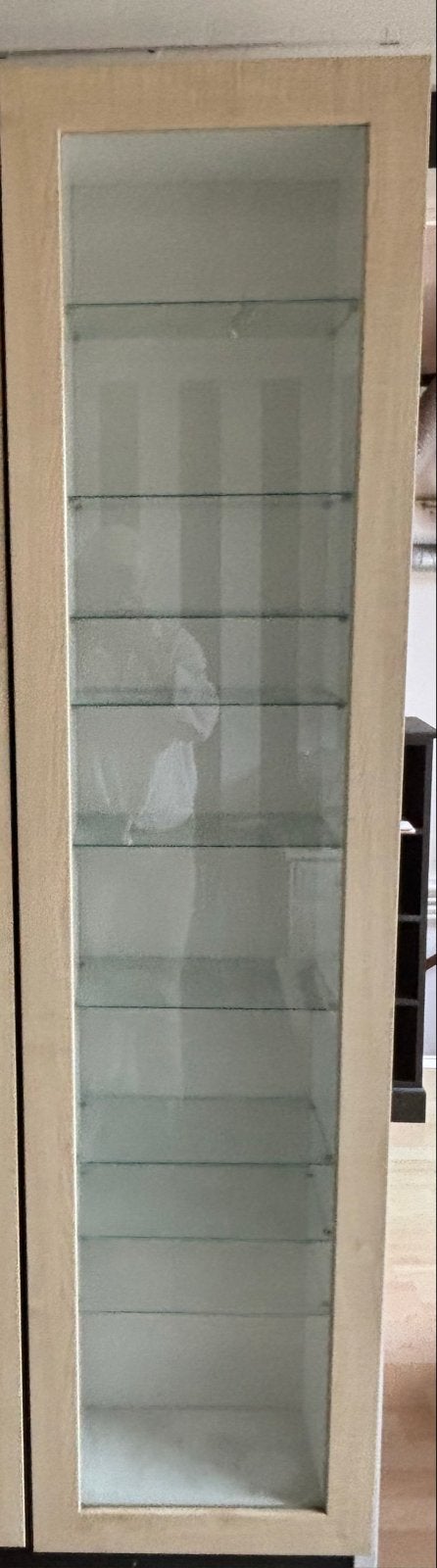 Glazen vitrinekast met houten frame, Huis en Inrichting, Kasten | Vitrinekasten, Ophalen, Minder dan 50 cm, Gebruikt, Glas