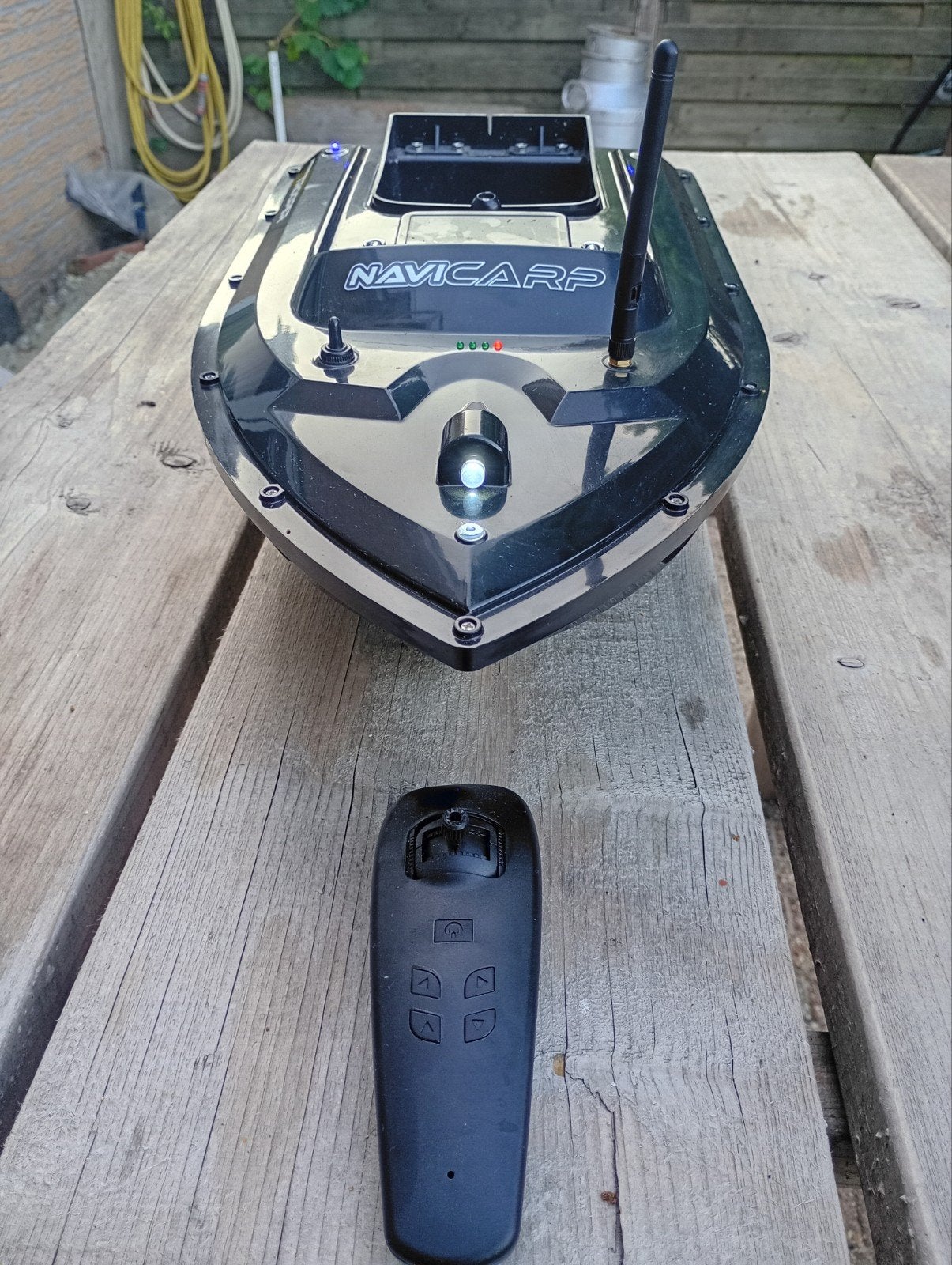Navicarp Trooper voerboot met afstandsbediening en accu's, Auto, Groter dan 1:32, Nieuw, Ophalen