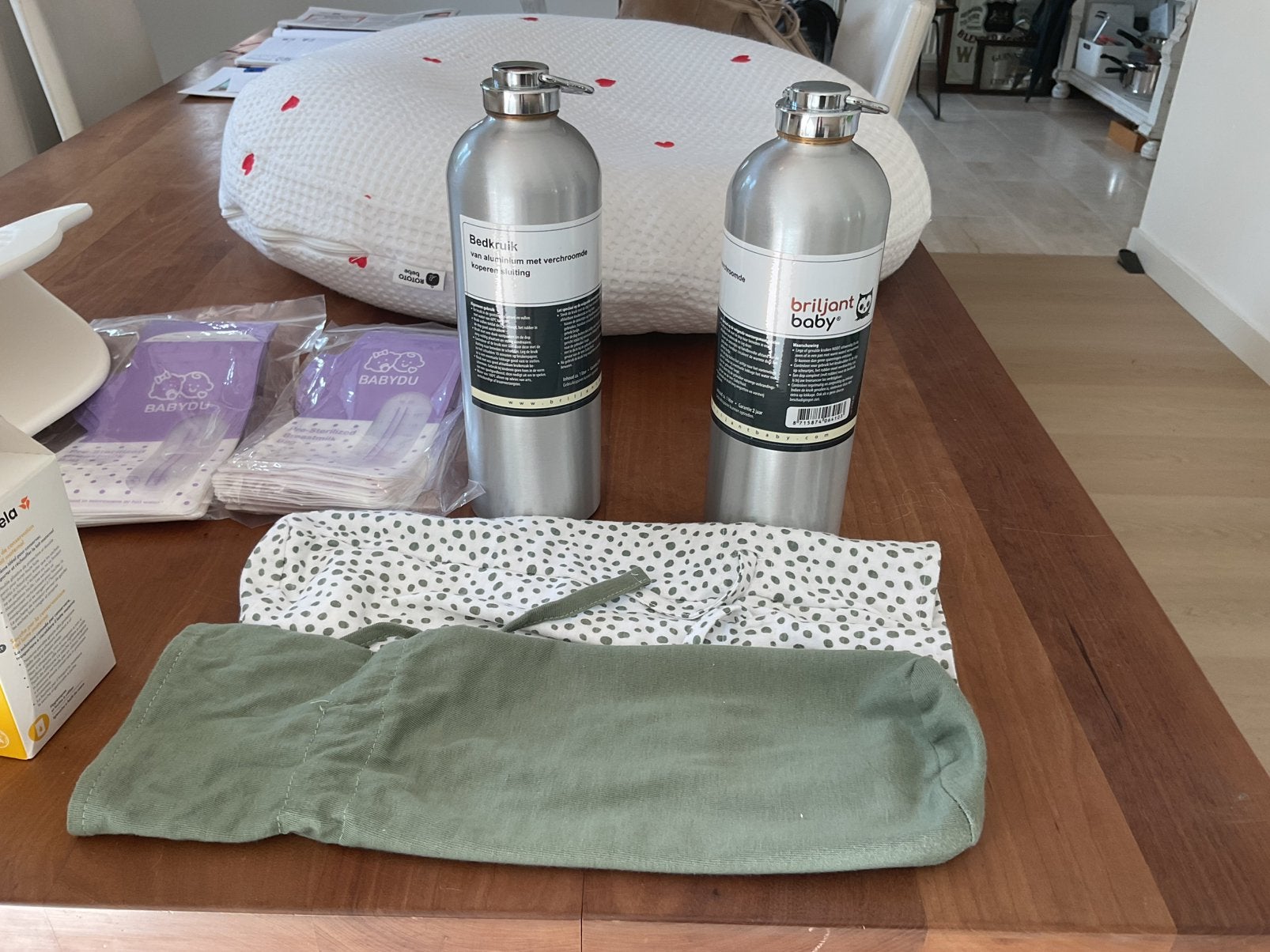 Set babyspullen ,kruiken, babybadinzet,kussen , etc., Ophalen, Zo goed als nieuw