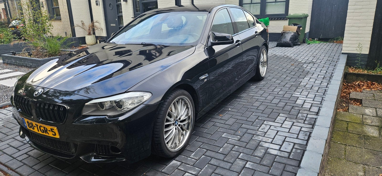 BMW 5-Serie 520i 184pk Aut. 2012 Zwart, Auto's, Achterwielaandrijving, 4 cilinders, 2000 kg, Zwart