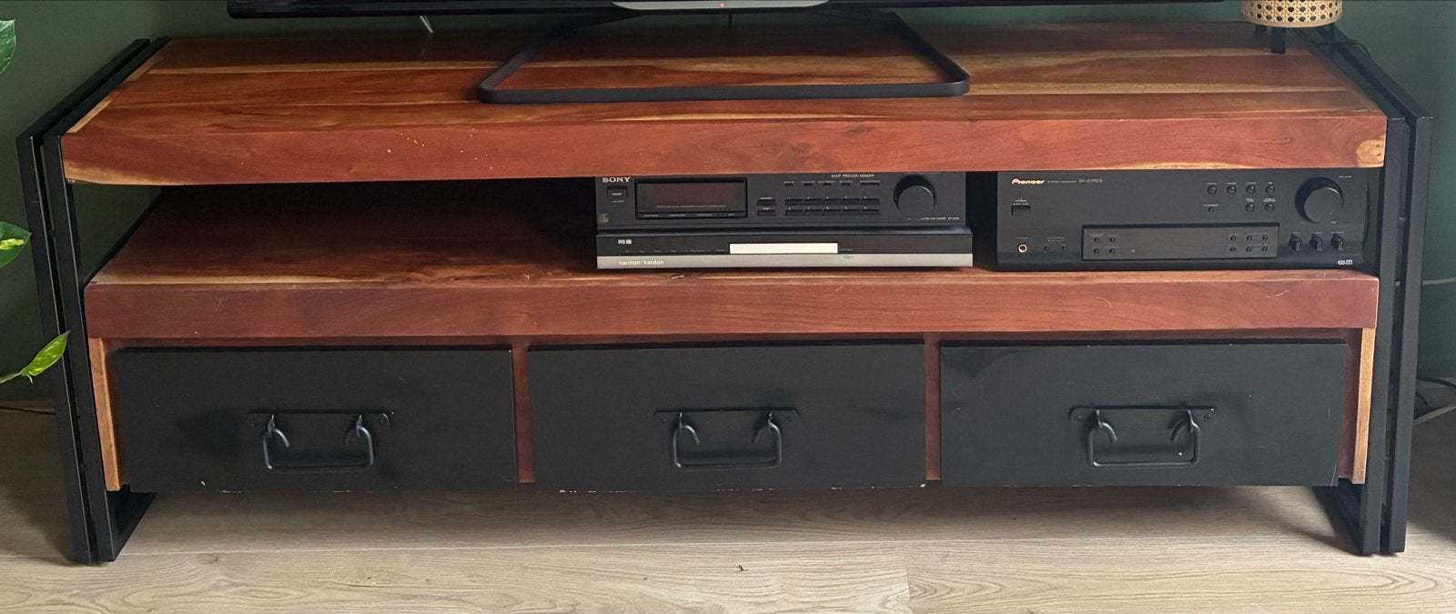Zwart houten tv-meubel met 3 lades, ca. 160x55x40cm, Ophalen, Gebruikt, 150 tot 200 cm, Minder dan 100 cm