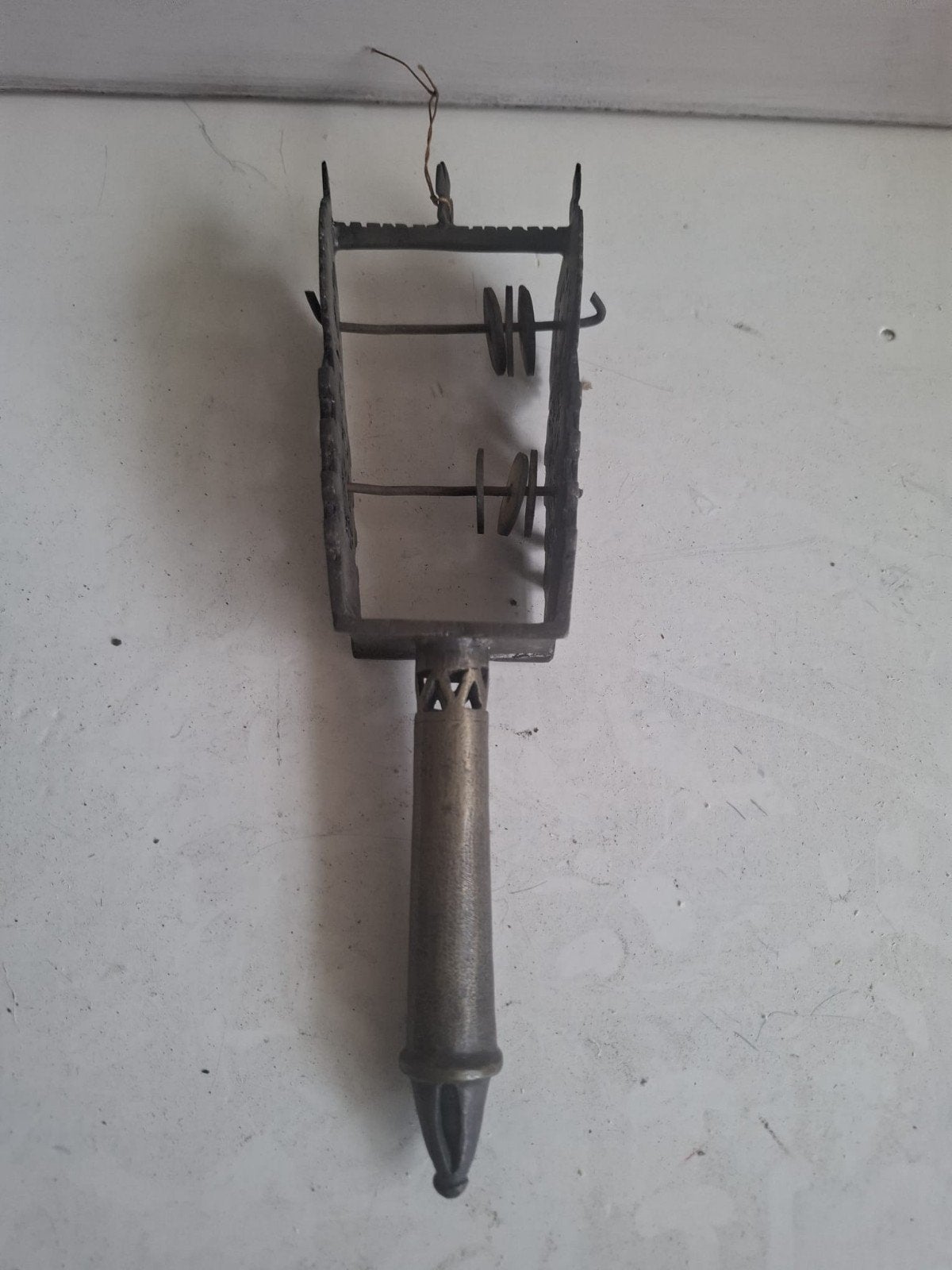 Sistrum instrument, Verzenden