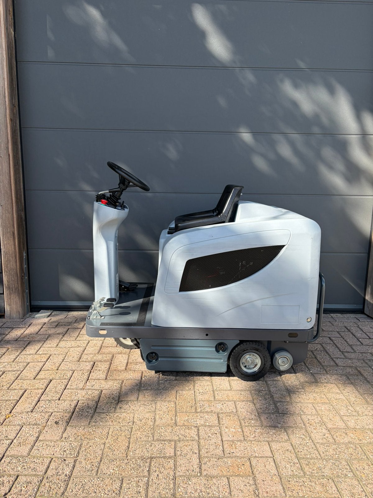 Opzit veegmachine | Nilfisk SR1101, Tuin en Terras, Veegmachines, Ophalen of Verzenden, Gebruikt