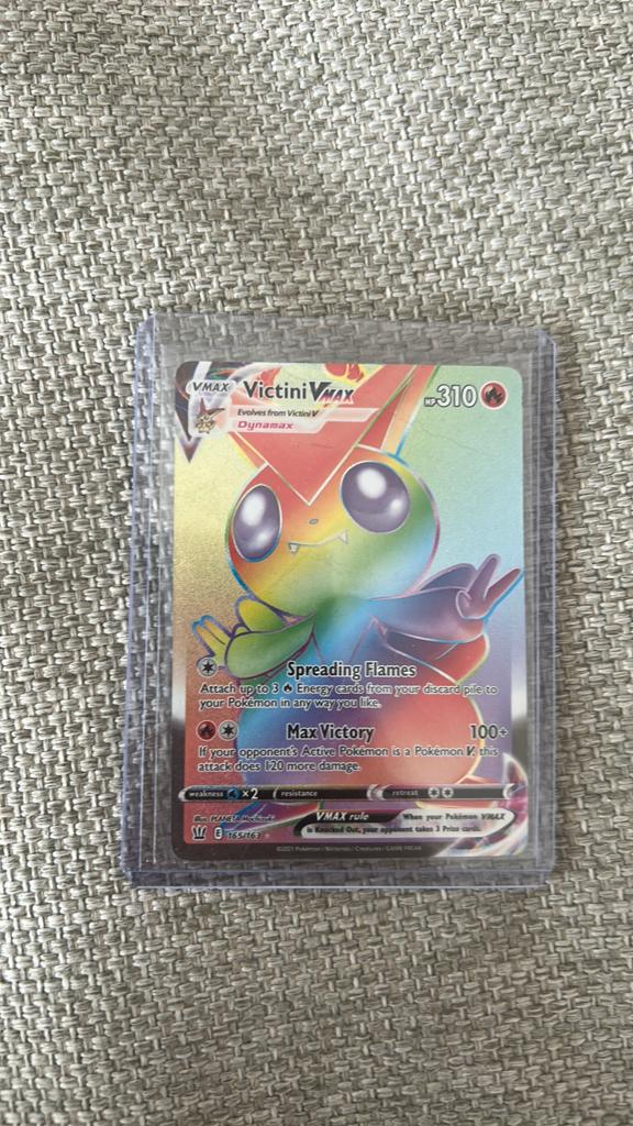 Victini vmax 165/163, Hobby en Vrije tijd, Verzamelkaartspellen | Pokémon, Ophalen of Verzenden, Zo goed als nieuw
