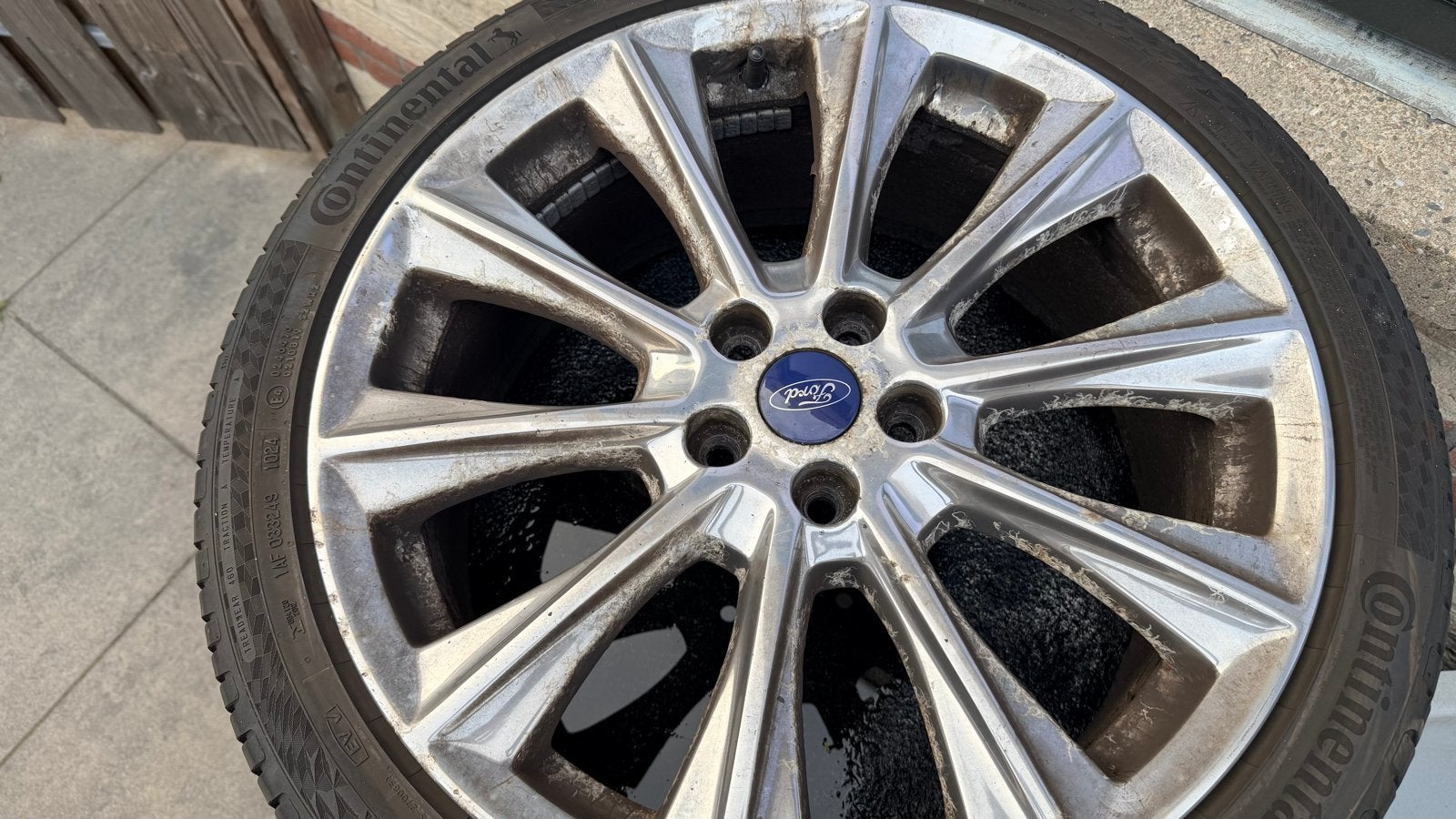 4x Ford 19 inch velg met Continental zomerband, Auto-onderdelen, Banden en Velgen, Gebruikt, Banden en Velgen, 235 mm, Personenwagen
