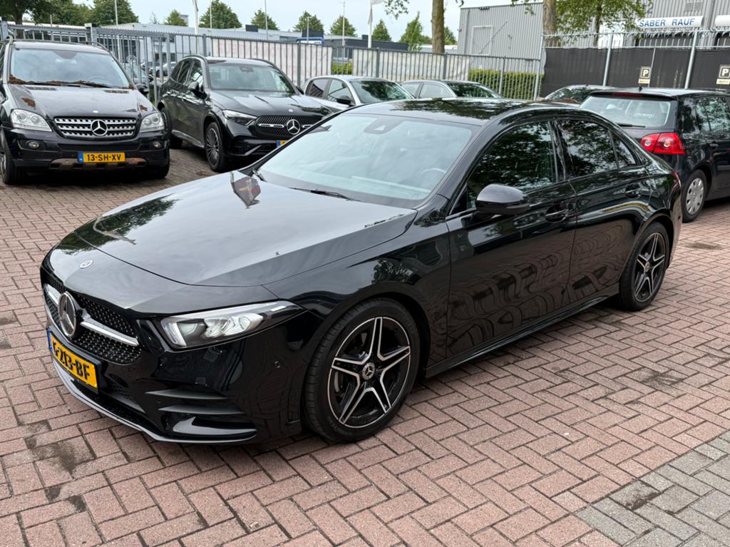 Mercedes-Benz  A 200 163pk 7G-DCT 2019 AMG NIGHT EDITION, Zwart, 4 cilinders, Origineel Nederlands, 690 kg