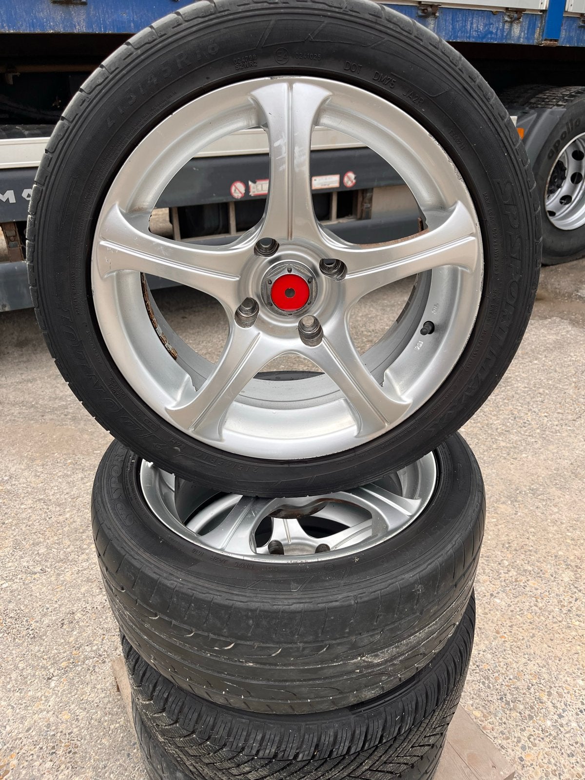 Velgen 16 inch 4x114.3 met 215/45-16 banden, Ophalen, 16 inch, Banden en Velgen, Zomerbanden