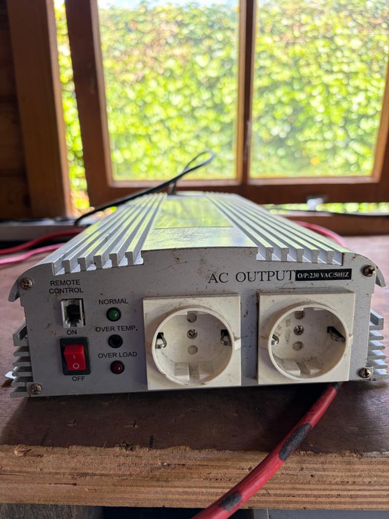 HQ Power Inverter 24V DC naar 230V AC - 1700watt, Ophalen, Gebruikt, Glaswol, 15 m² of meer