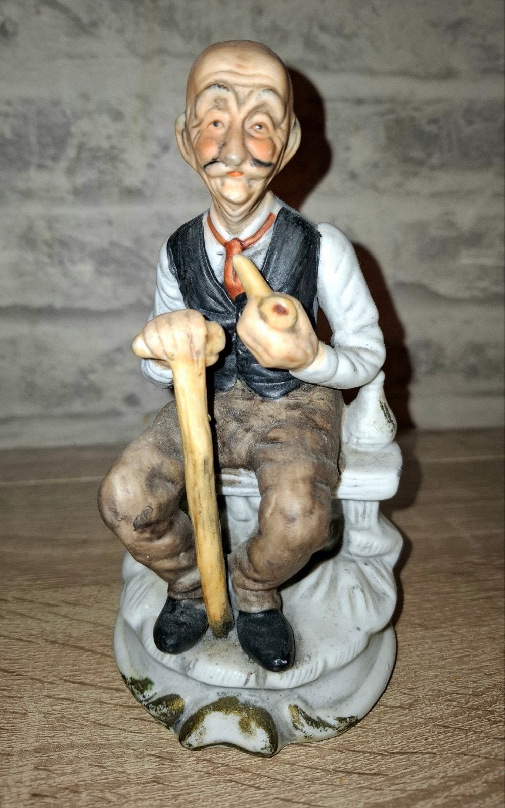Vintage beeldje van oude man met wandelstok en pijp, Antiek en Kunst, Ophalen of Verzenden