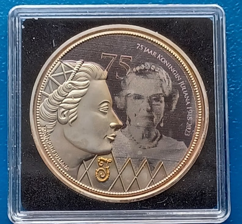 Penning 75 jaar Koningin Juliana 1948-2023 (d), Verzenden, Overige materialen