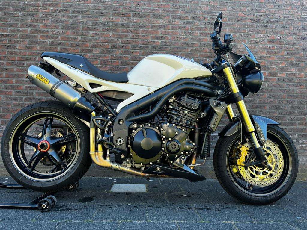 Triumph Speed Triple 1050 - Nieuwe banden, Arrow uitlaat, Motoren, Sportuitlaat, Motorrijbewijs A, Gebruikt, 3 cilinders