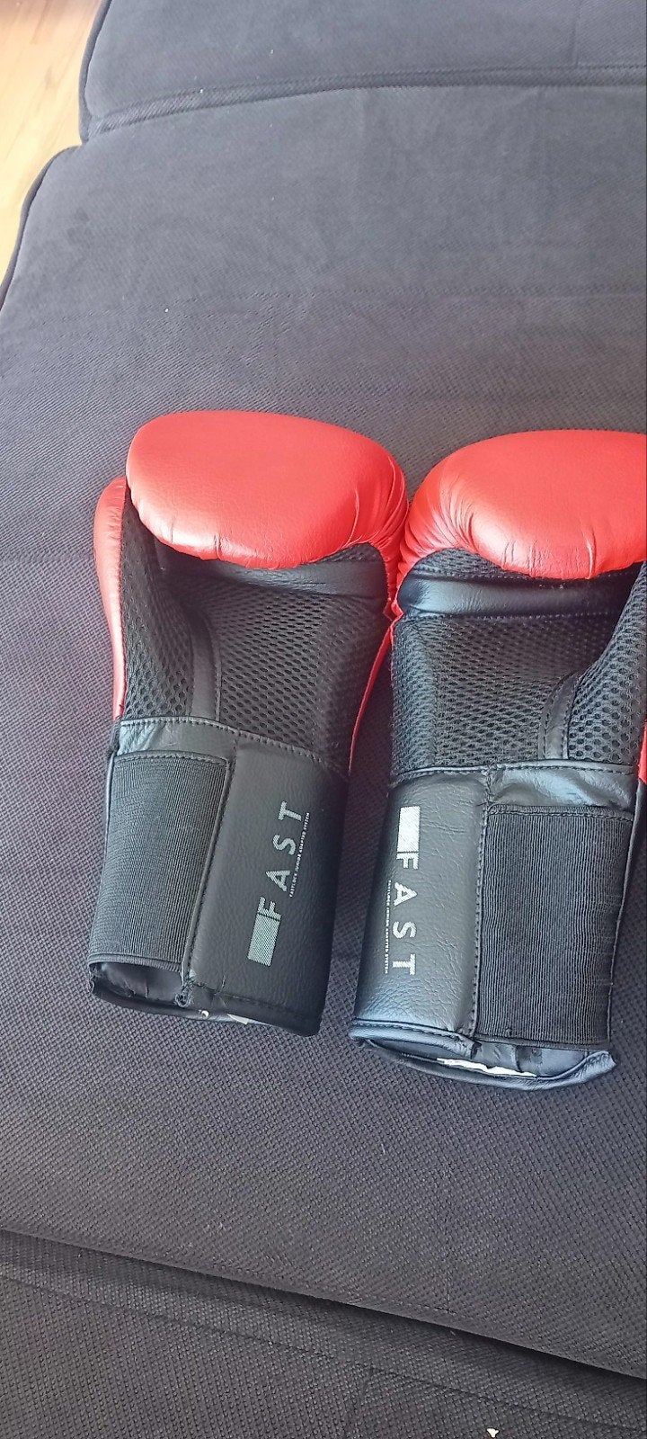 JNR FAST Bokshandschoenen 6 OZ - Rood/Zwart, Ophalen