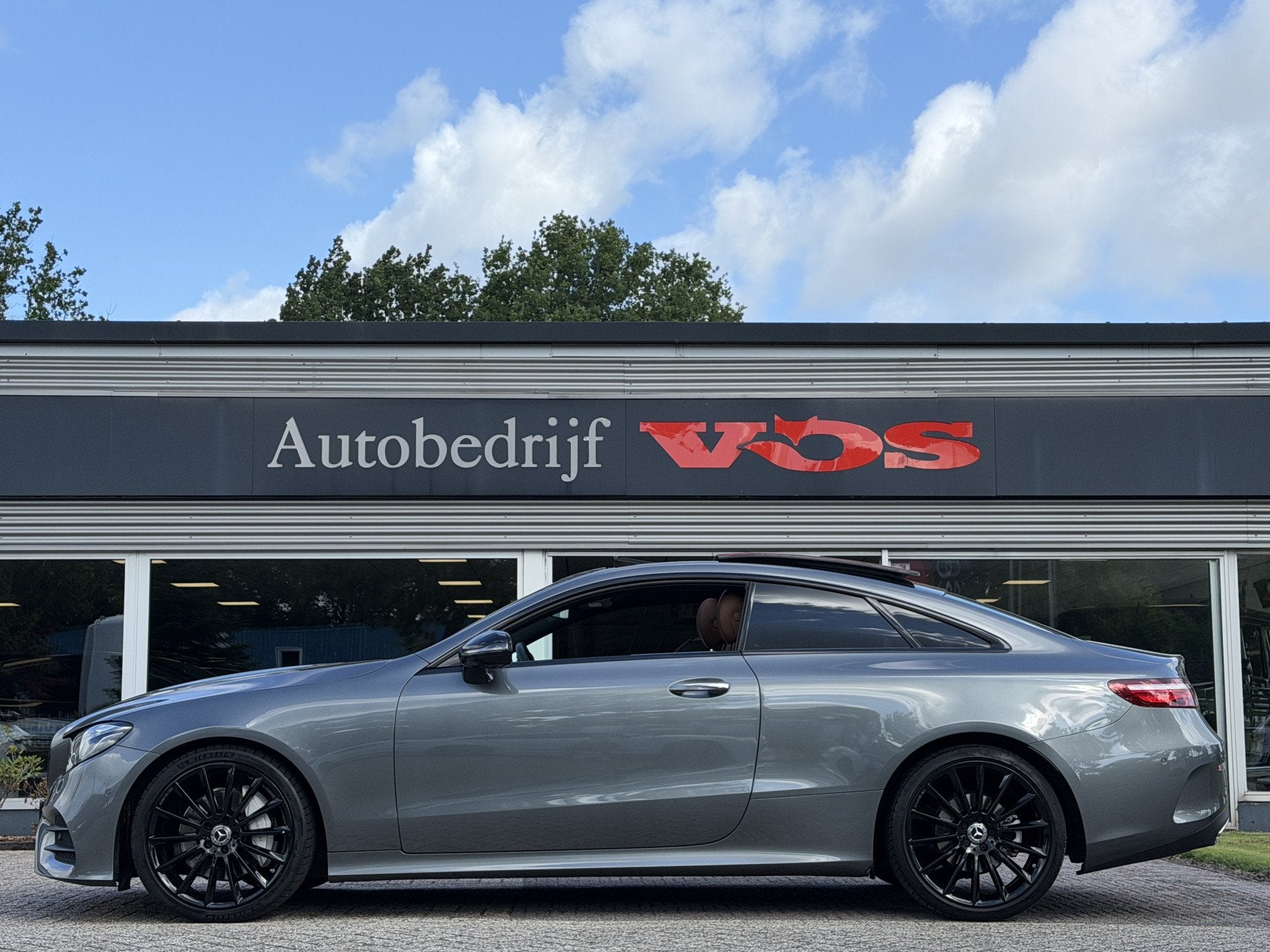 Mercedes-Benz E-Klasse Coupé 200 AMG-Line | Panodak | Burme, Automaat, 4 cilinders, Met garantie (alle), 4 stoelen