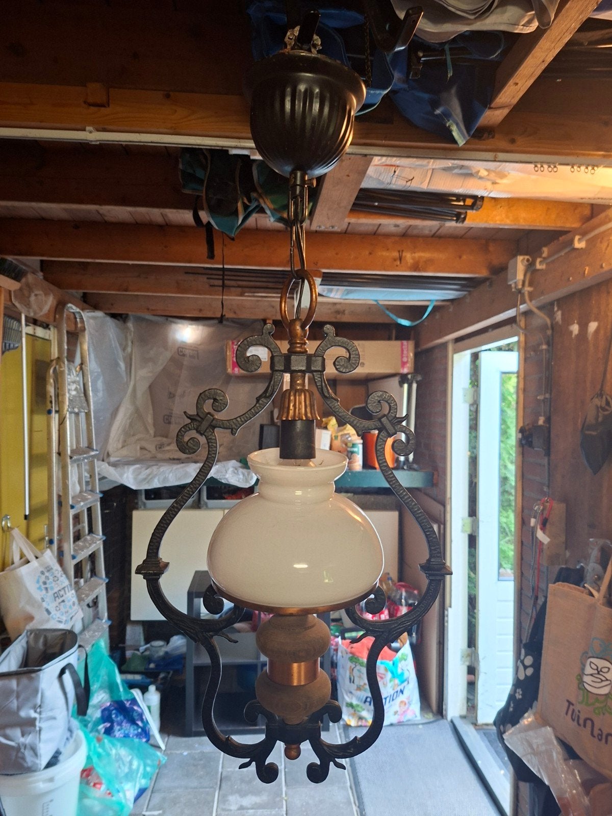 Antieke smeedijzeren hanglamp met opaalglas, Ophalen of Verzenden
