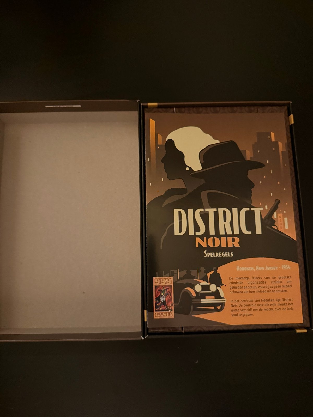 District Noir - Strategisch Kaartspel, Een of twee spelers, Ophalen of Verzenden, Zo goed als nieuw