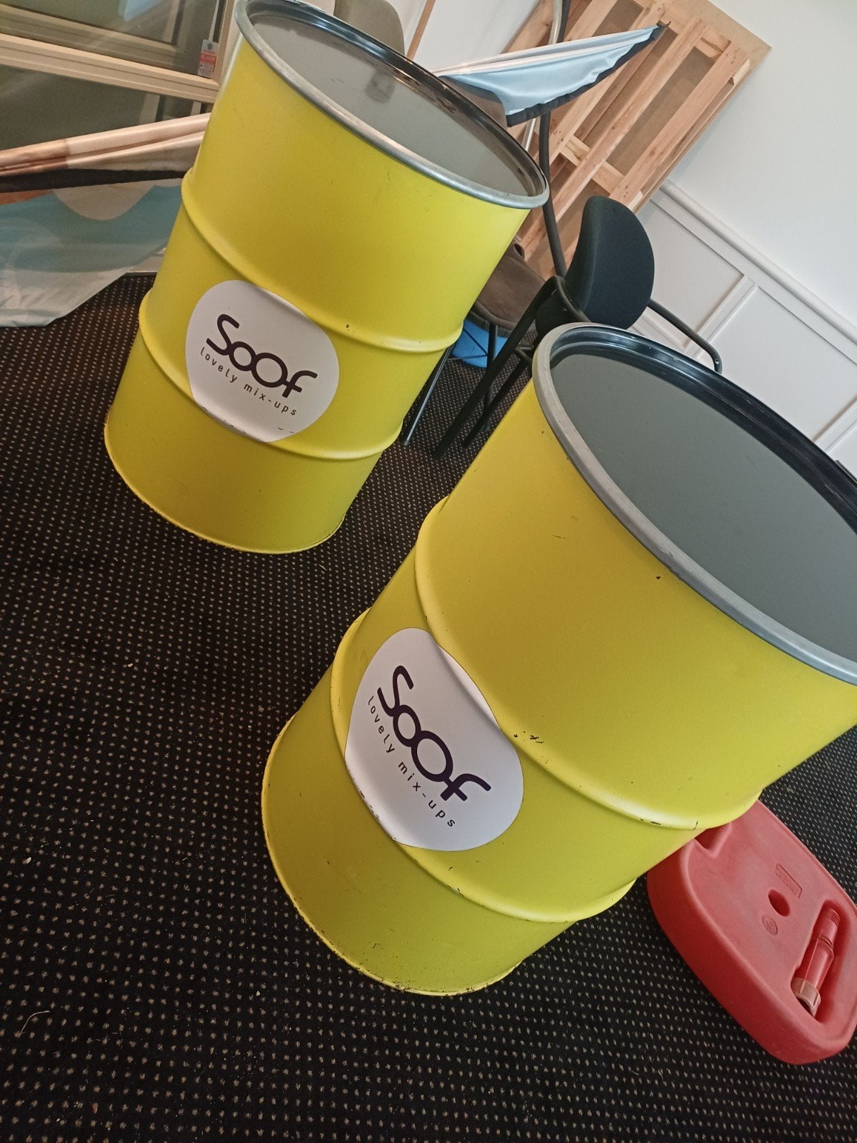 Gele olievaten / prullenbakken voor evenementen (2 stuks), Ophalen, Gebruikt, 40 liter of meer, 75 – 100