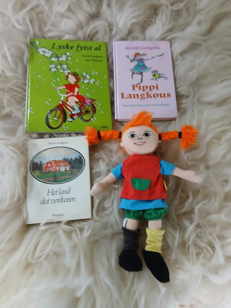 Astrid Lindgren boeken en Pippi Langkous pop, Ophalen of Verzenden, Gelezen, Astrid Lindgren, Fictie algemeen