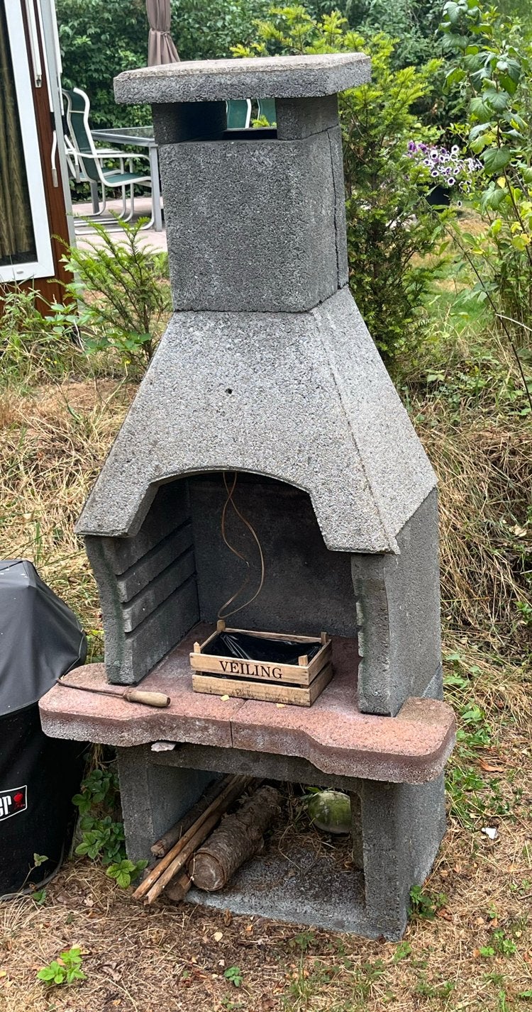 Robuuste stenen tuin BBQ met schoorsteen, Ophalen, Gebruikt