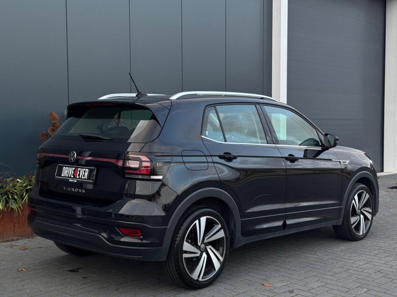 Volkswagen T-Cross 1.0 TSI 3x R-Line | LED | Dodehoek | Carp, Auto's, T-Cross, Gebruikt, Zwart, Met garantie (alle)