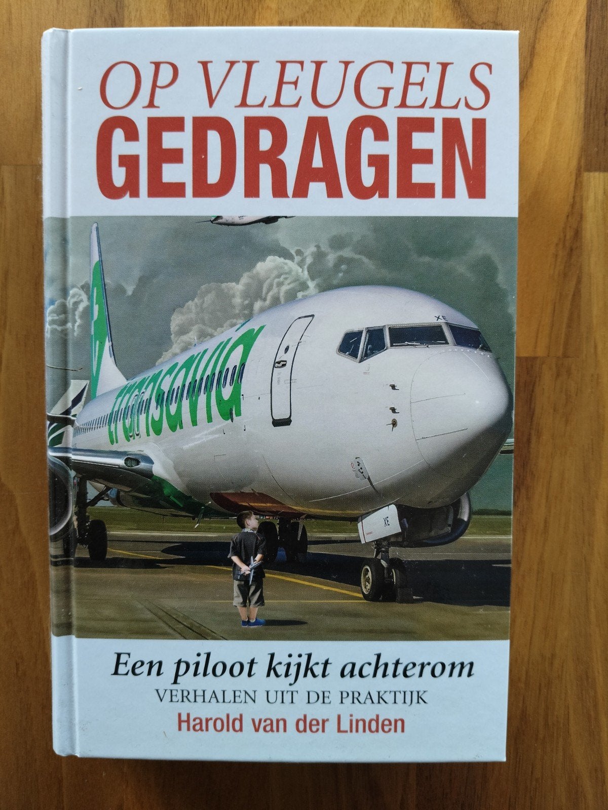 Op Vleugels Gedragen - Een piloot kijkt achterom, Ophalen of Verzenden, Gelezen, Harold van der Linden, Overige
