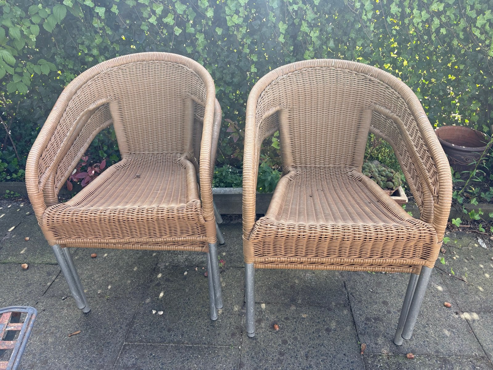 4 horeca stoelen - Rotan look met metalen onderstel, Ophalen, Gebruikt, Overige kleuren, Riet of Rotan