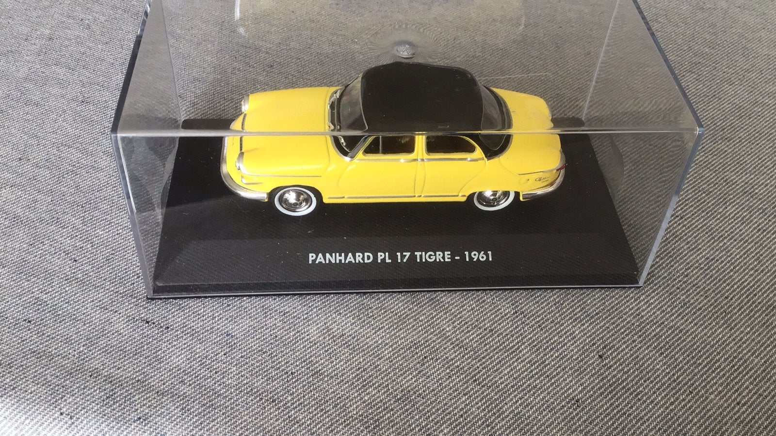 PANHARD PL 17 TIGRE 1961 NIEUW+ VITRINE+ MOOI KLEURTJE OOK, Hobby en Vrije tijd, Modelauto's | 1:43, Ophalen of Verzenden, Zo goed als nieuw