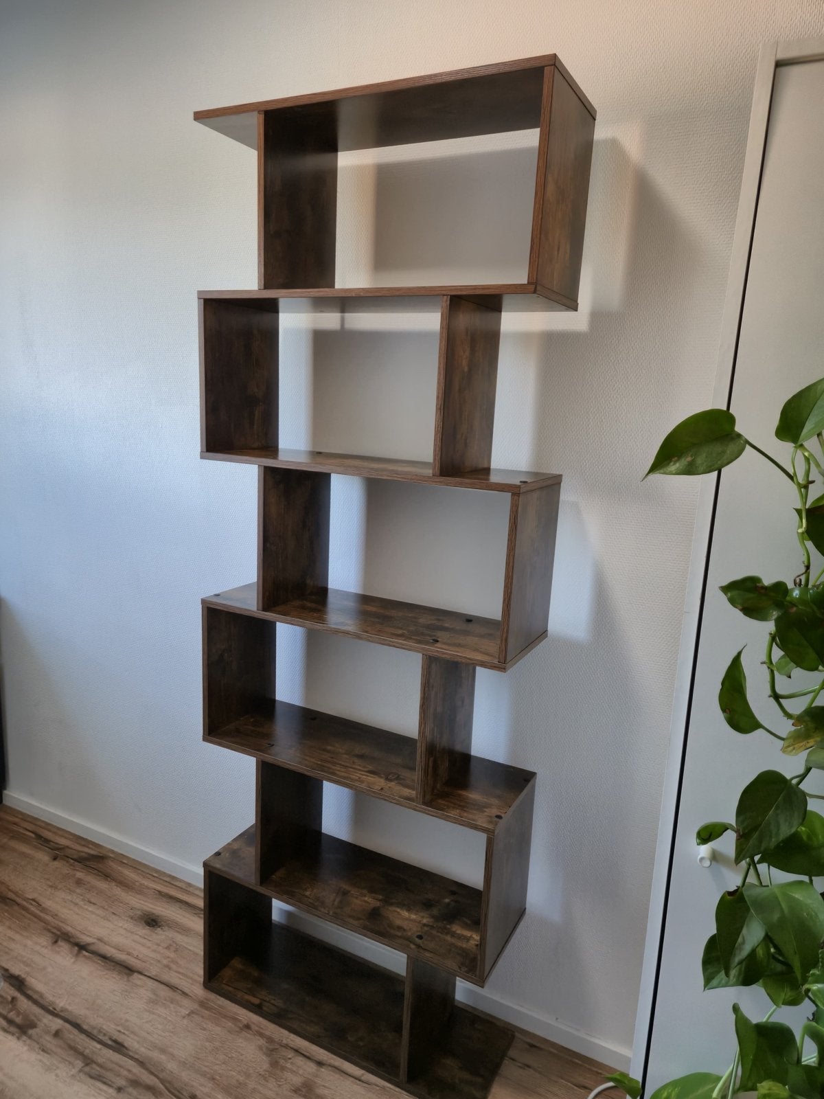 Unieke Boekenkast met 6 Vakken - Bruin Hout, Ophalen, Met plank(en), 50 tot 100 cm, Zo goed als nieuw