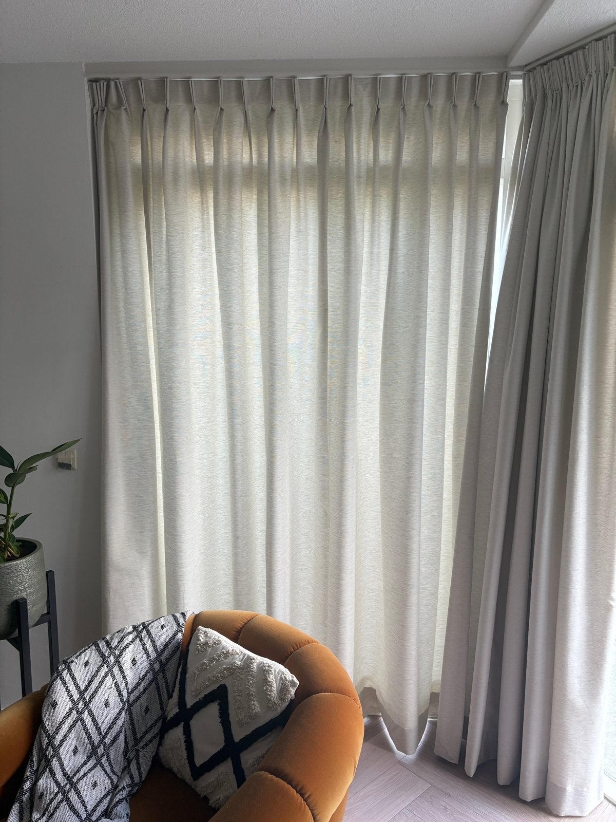3 sets HEMA Texas gordijnen, dubbele plooi, lichte voering, Huis en Inrichting, Ophalen, 200 cm of meer, Beige, Zo goed als nieuw