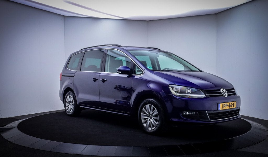 Volkswagen Sharan 1.4TSI Dsg 7Pers COMFORTLINE NAVI | CARPLA, Auto's, Volkswagen, Zwart, 150 pk, Blauw, 7 stoelen
