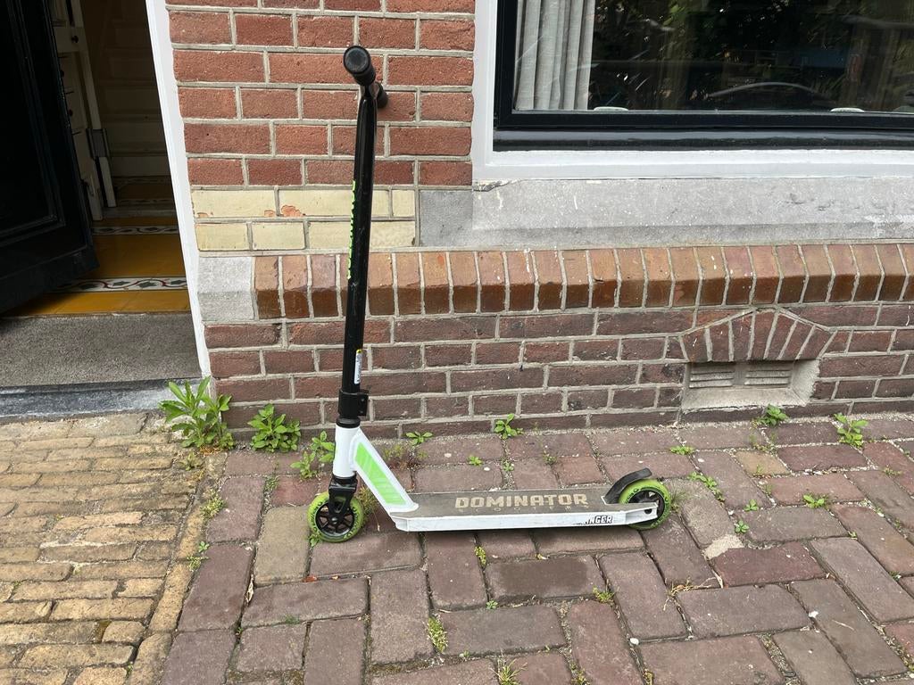 Dominator stuntstep - groen, zwart en wit, Ophalen of Verzenden, Gebruikt, Gewone step