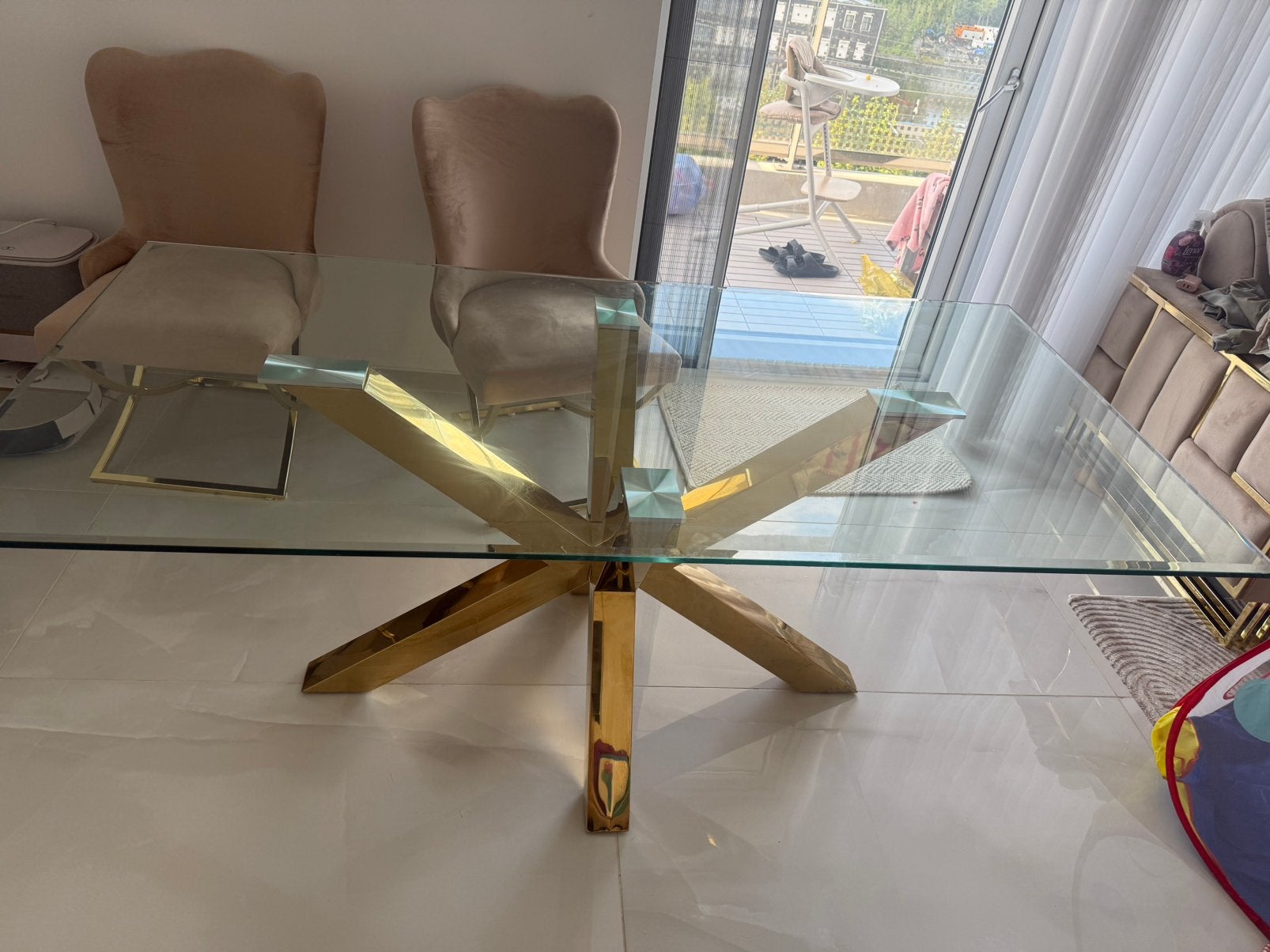 Foto 2 van Eettafel