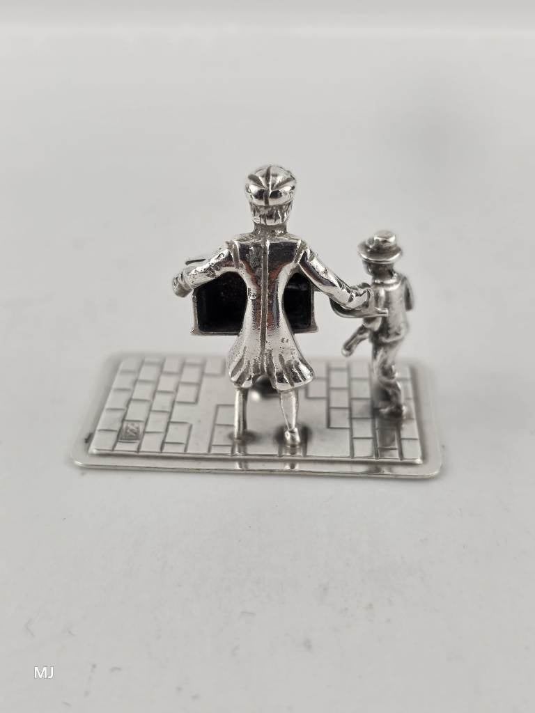 Zilveren miniatuur Straatmuzikant                       Z182, Ophalen of Verzenden, Zilver