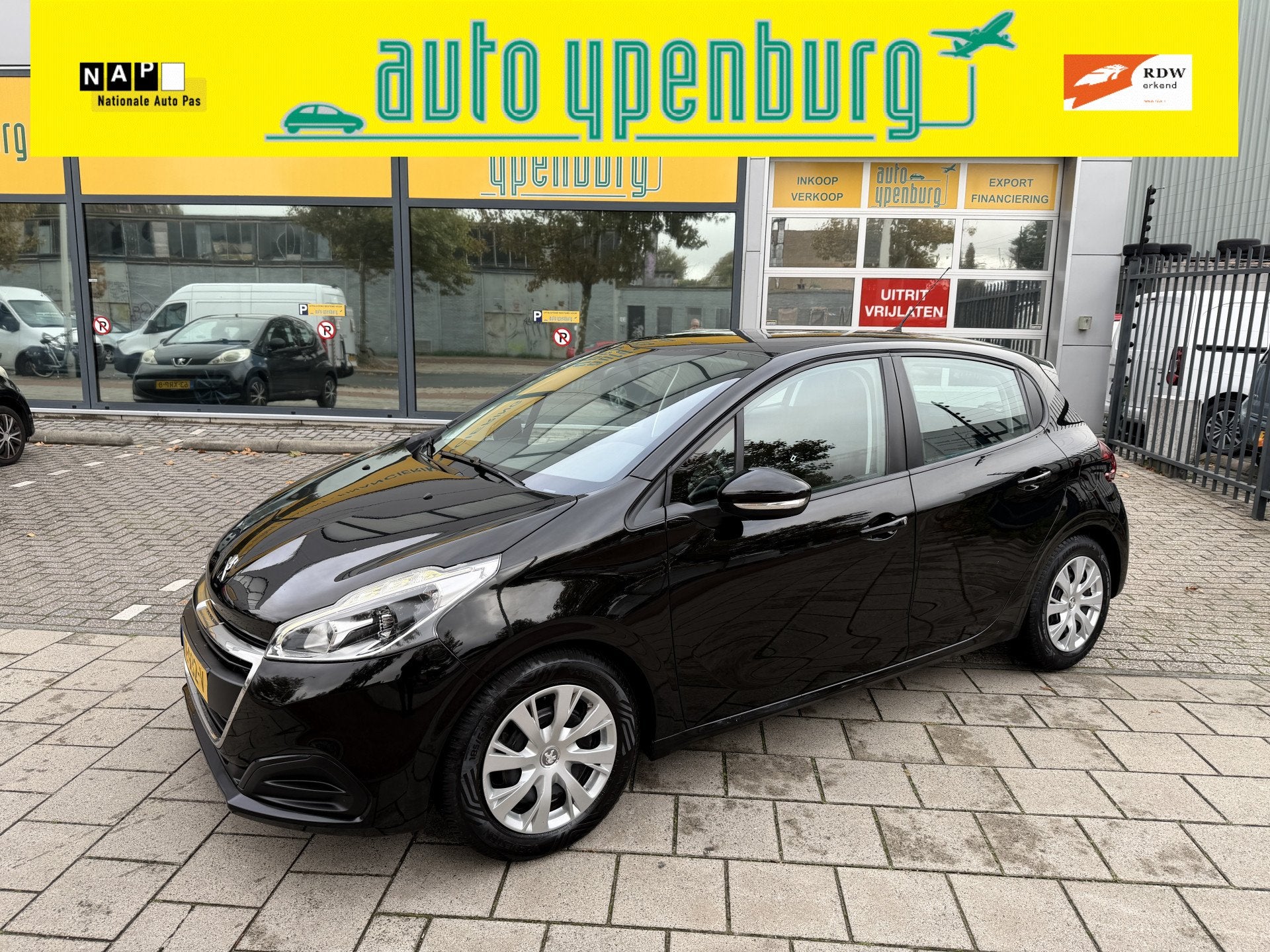 Peugeot 208 1.2 PureTech Active * 129.348 Km * Navi * Airco, Auto's, Voorwielaandrijving, Stof, Gebruikt, 1199 cc