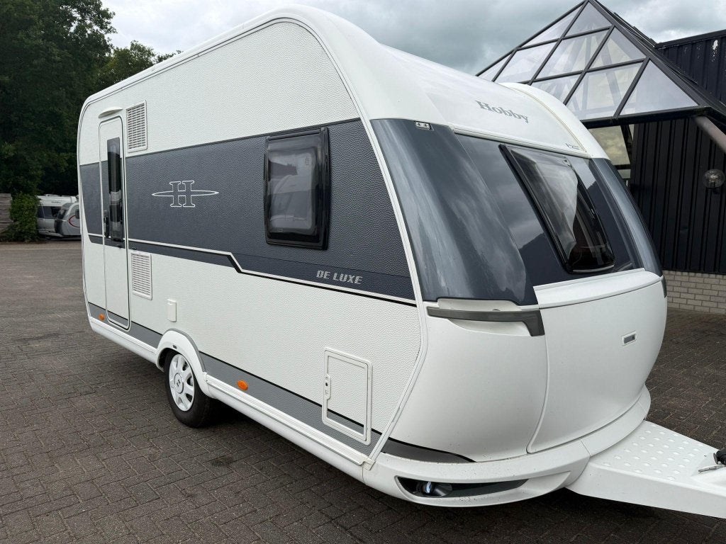 Hobby de Luxe 400 SFe | 2018 | Voortent, luifel, mover!, Caravans en Kamperen, Hobby, Bedrijf, Treinzit, Overige typen