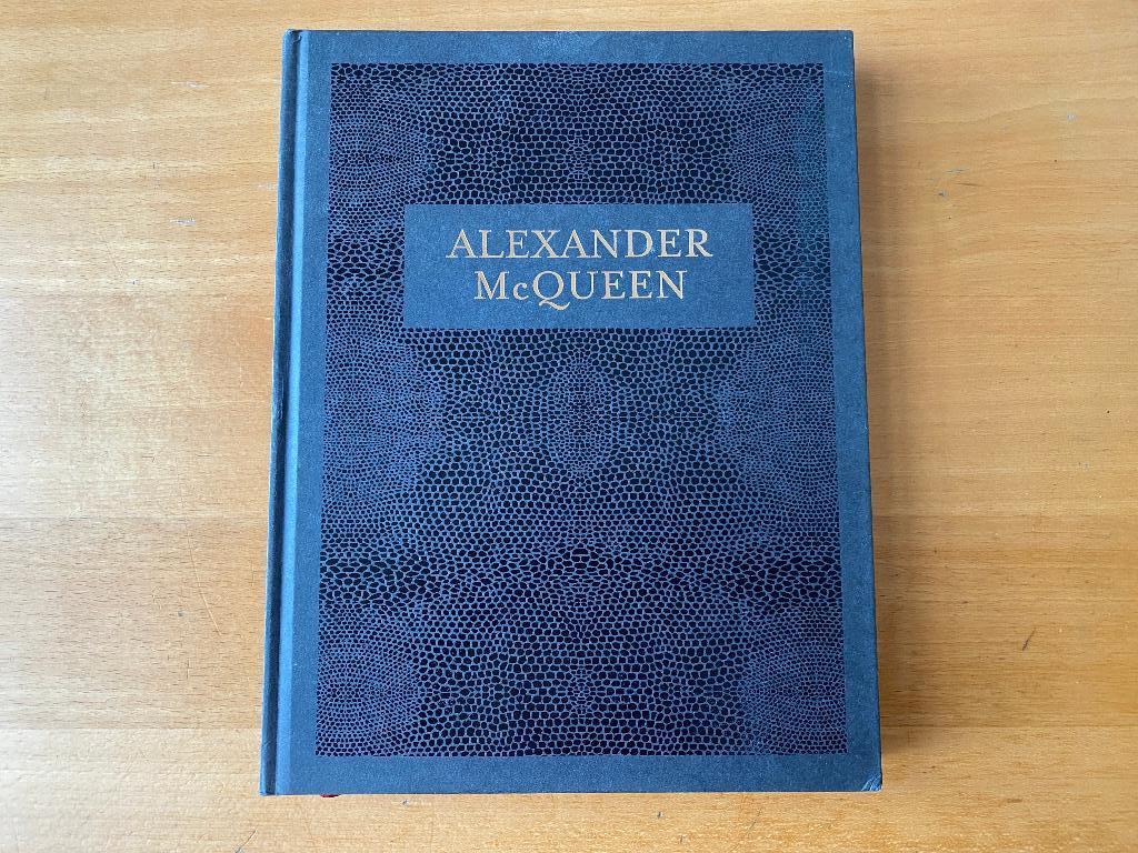 Claire Wilcox - Alexander MCQueen ZGAN, Boeken, Mode, Zo goed als nieuw, Mode algemeen, Ophalen of Verzenden