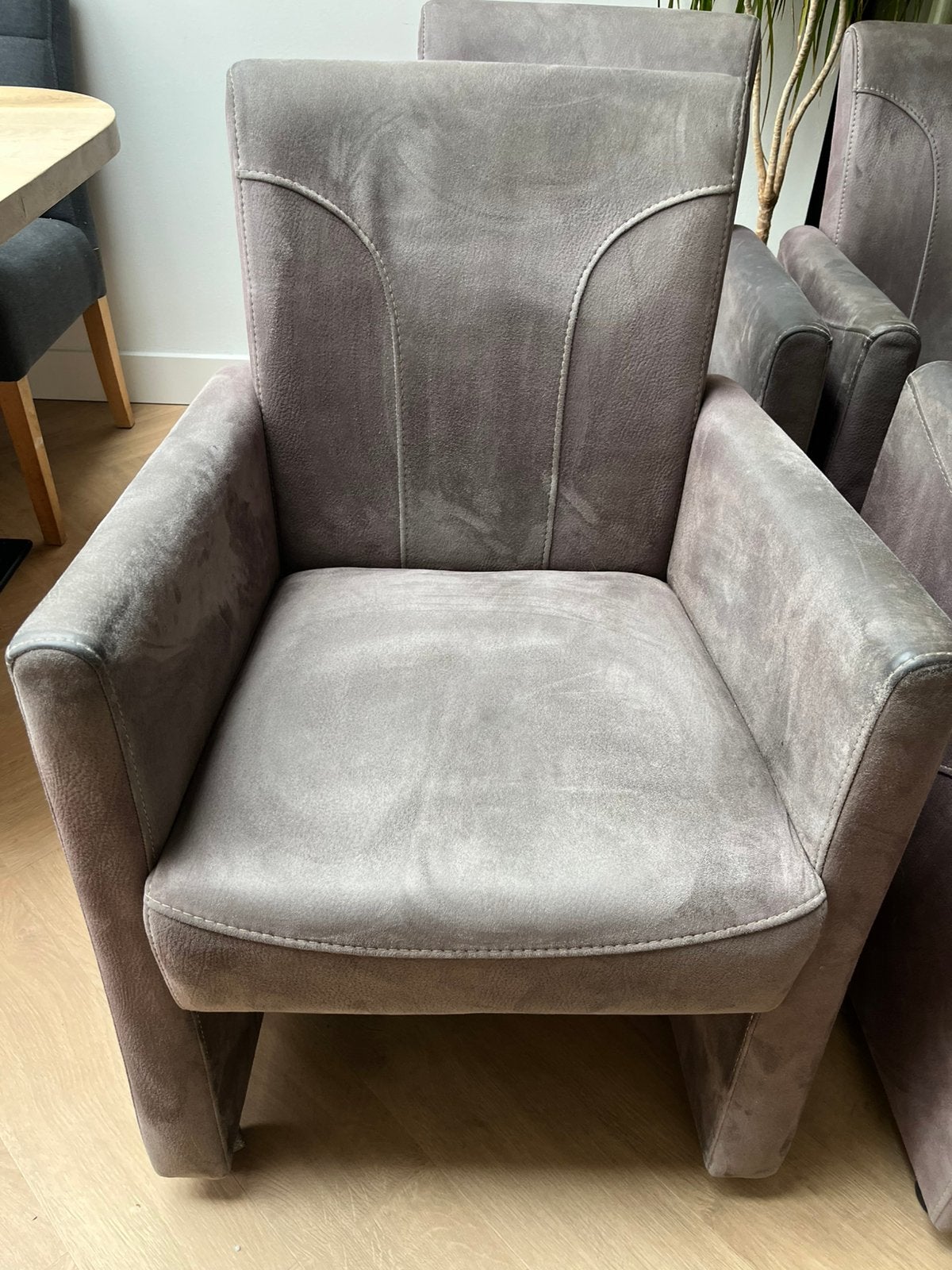 Eetkamer stoelen 4 stuks op wieltjes, Ophalen, Zo goed als nieuw, Bruin