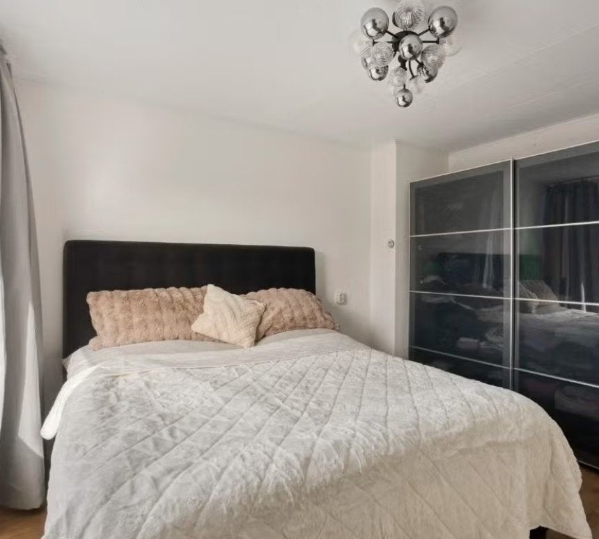 IKEA boxspring 180x200 incl. matras en topper – KONGSFJORD, Ophalen, Zwart, Tweepersoons, Modern, boxspring, hoofdbord