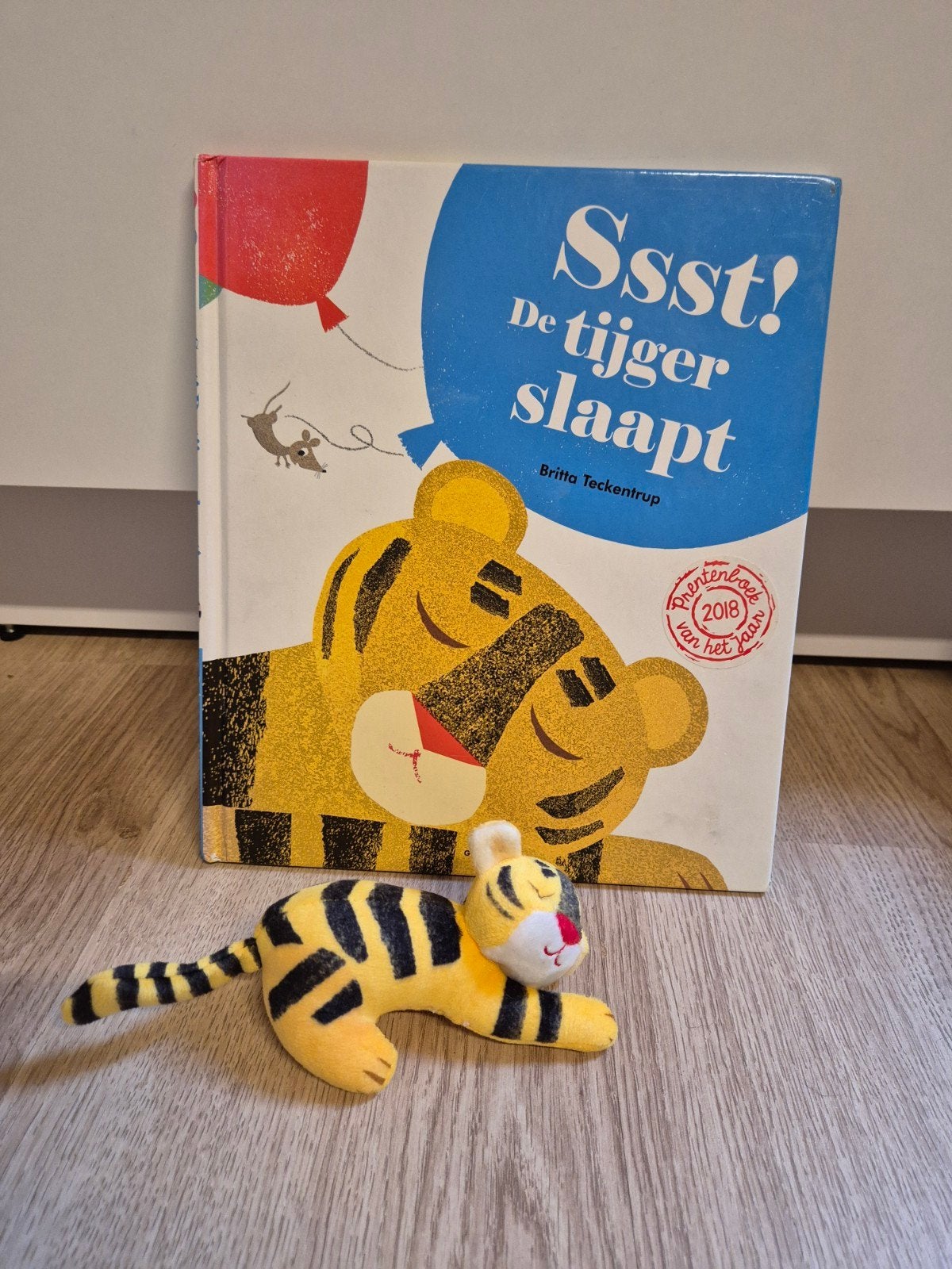 De tijger slaapt boek met vingerpopje, Ophalen of Verzenden