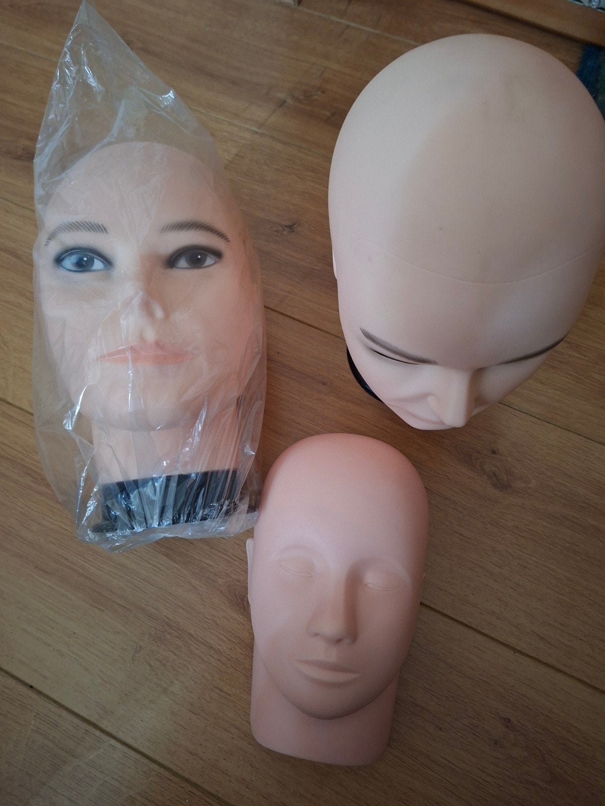 2 hele hoofden en 1x een half hoofd voor pruiken of hoeden, Ophalen of Verzenden